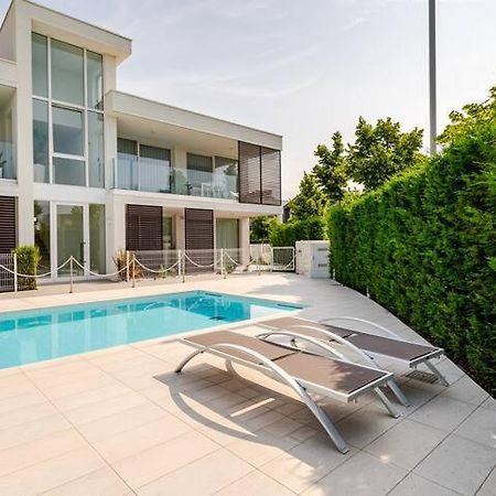 Apartment Luma With Pool リド・ディ・イエゾロ エクステリア 写真