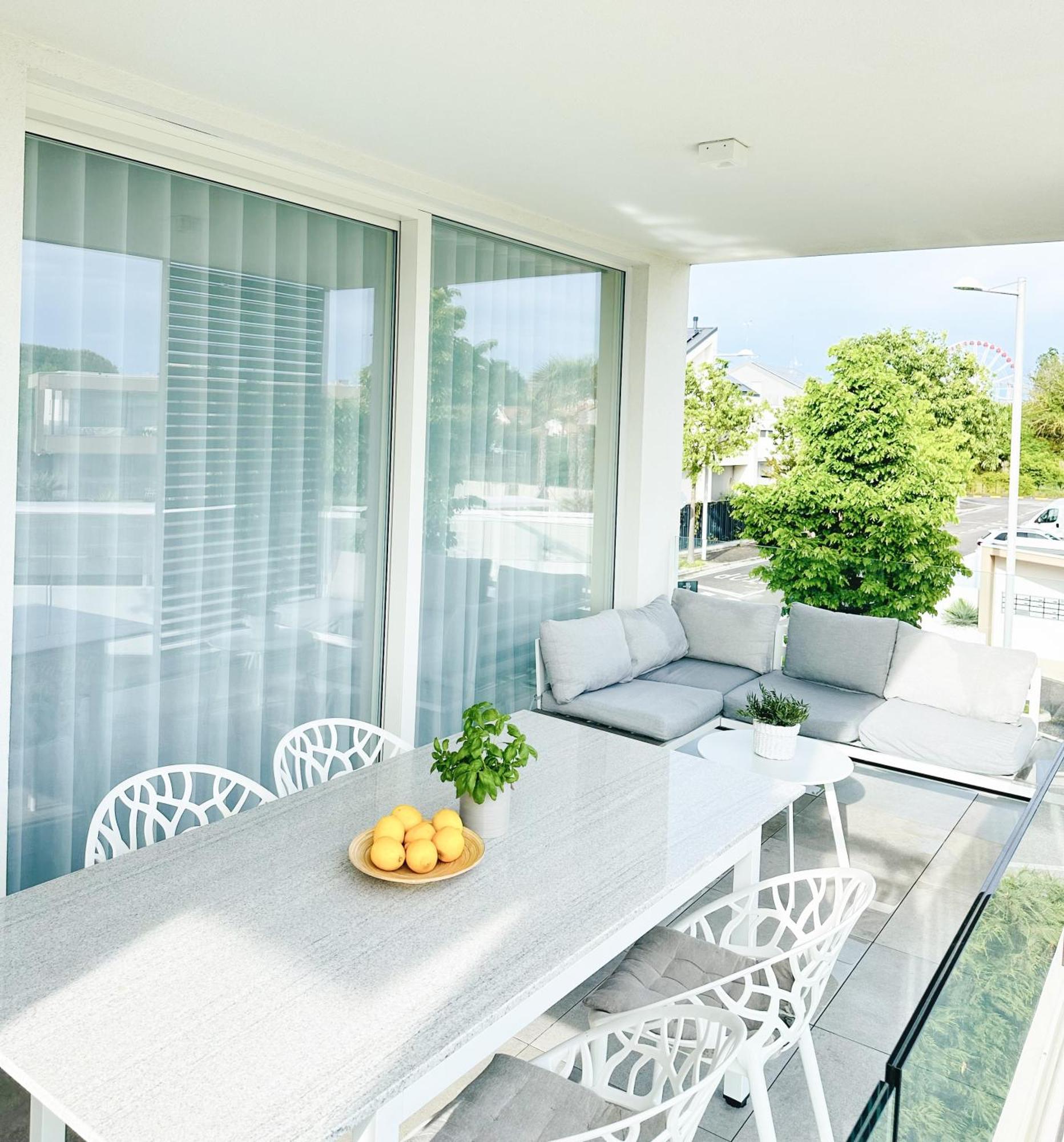 Apartment Luma With Pool リド・ディ・イエゾロ エクステリア 写真