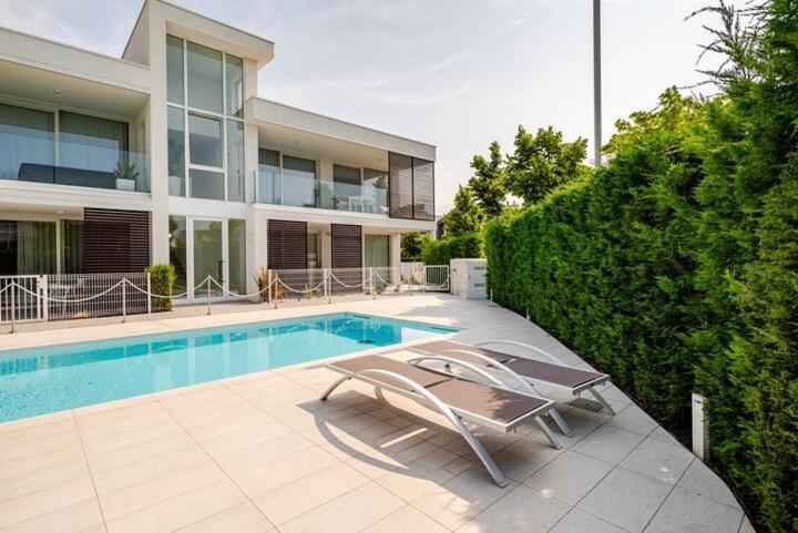Apartment Luma With Pool リド・ディ・イエゾロ エクステリア 写真