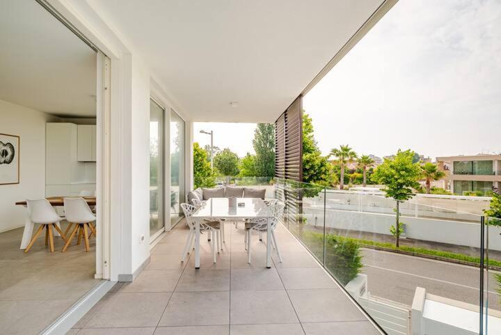 Apartment Luma With Pool リド・ディ・イエゾロ エクステリア 写真
