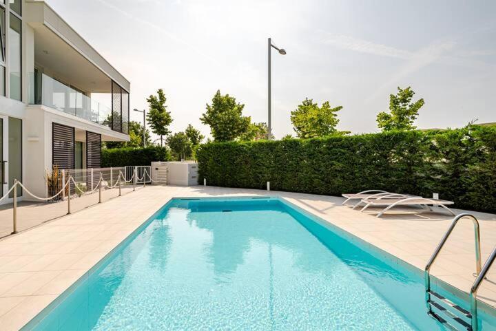 Apartment Luma With Pool リド・ディ・イエゾロ エクステリア 写真